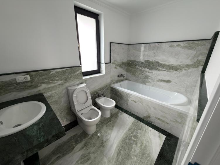 Casa noua cu etaj la cheie zona Scolii 11