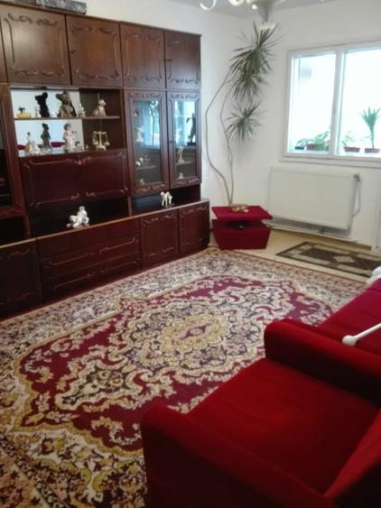 Închiriez apartament