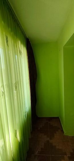 Vand 3 camere, parcare