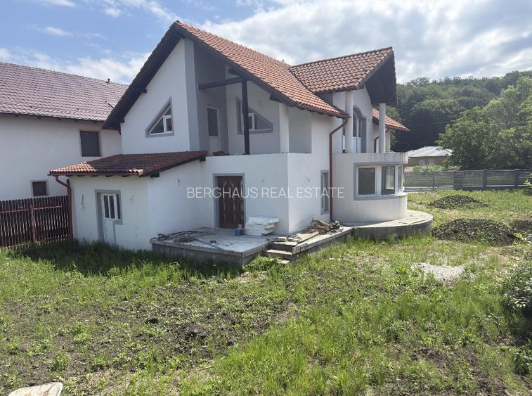 Casa in Rasnov, 5 camere, 700mp teren - 2