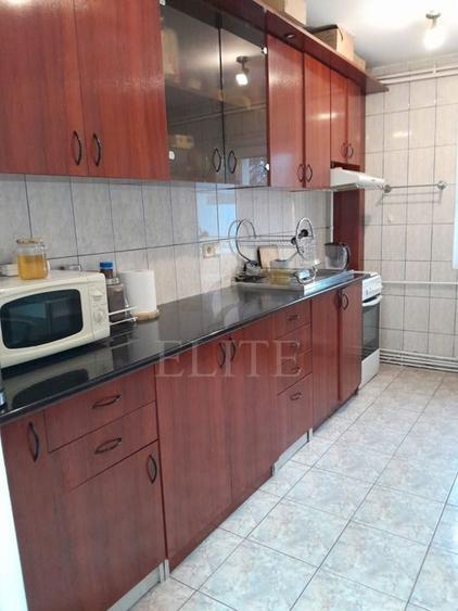 Apartament 3 camere în zona Facultatea de Medicina