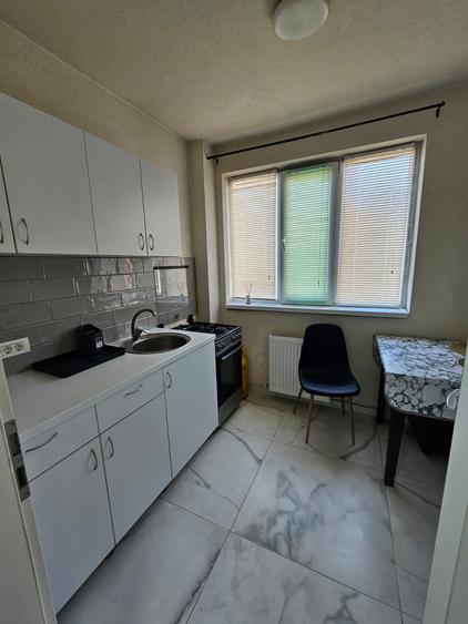 Apartament 2 camere decomandat Complex Studentesc - loc de parcare !!