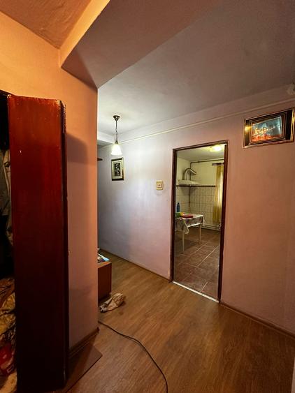 Apartament 2 camere decomandate zona Poarta 6