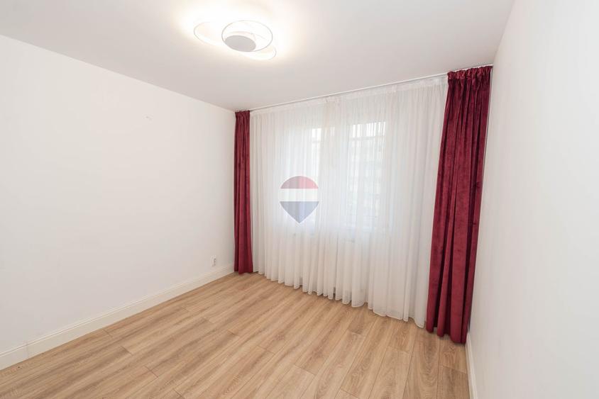 Apartament 3 camere de vanzare, balcon, renovat, Berceni, sector 4