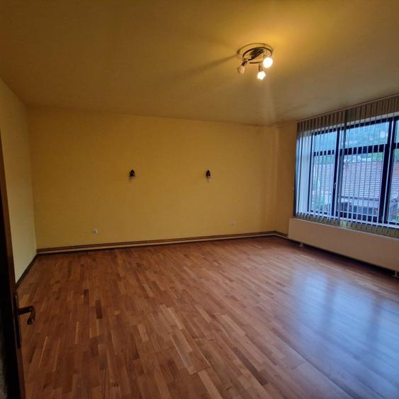 Casa cu etaj/singur in curte