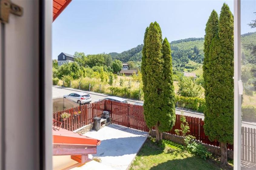 Vanzare casa imbratisata de natura in zona Bunloc, teren 445 mp - 27