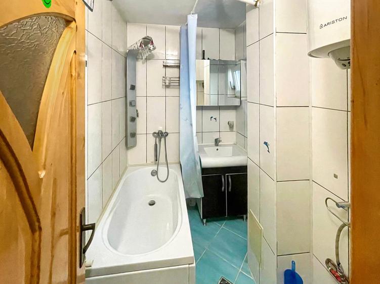 De vanzare, apartament 3 camere decomandat, Piata Sarbilor