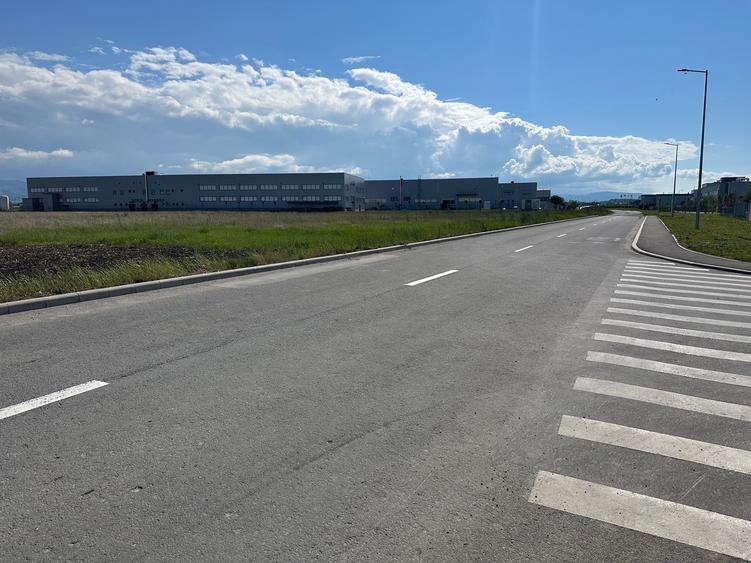 Teren intravilan 9.000 mp cu PUZ * Zona Industriala Vest Sibiu