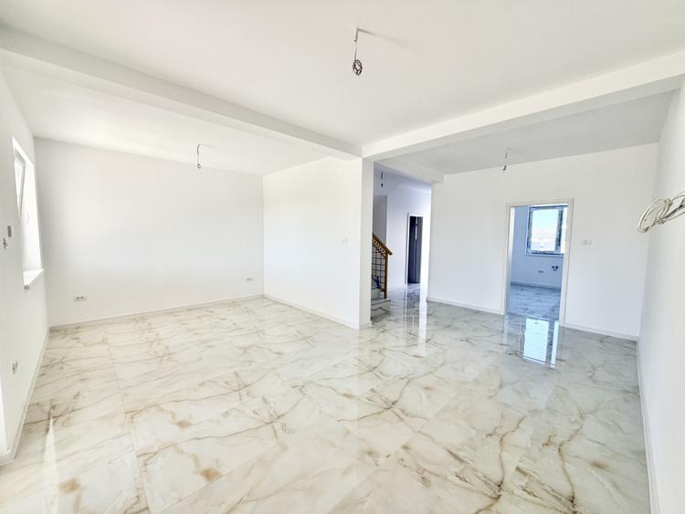 Duplex 4 camere izolat fonic - pozitie excelenta - cartier asfaltat - Mosnita