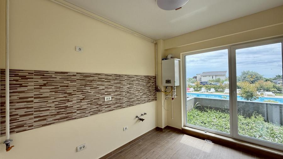 Apartament la PISCINĂ, curte proprie, finalizat, Parcare bonus