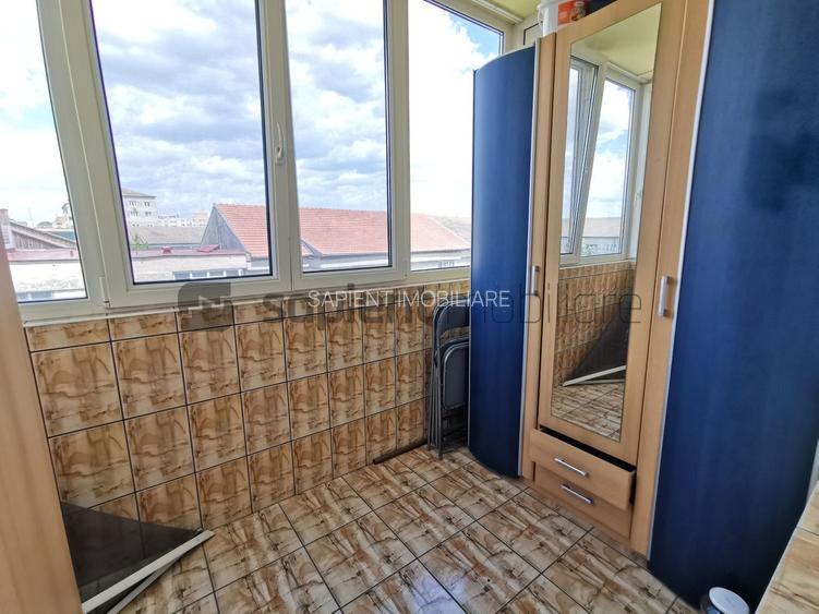 De închiriat apartament cu 4 camere, Bd. Decebal - 7