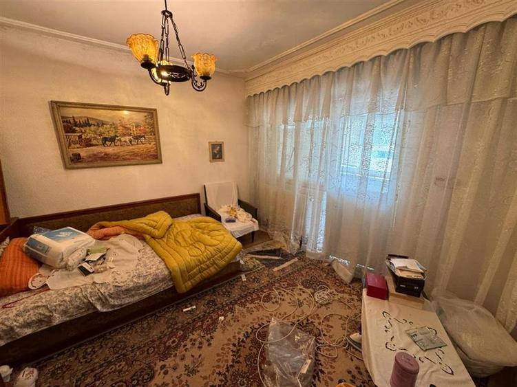 Apartament 3 camere, 70mp, etaj 4/4 cu acoperis, zona Casa de Cultura