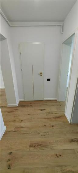 Studio renovat cu terasa si loc de parcare