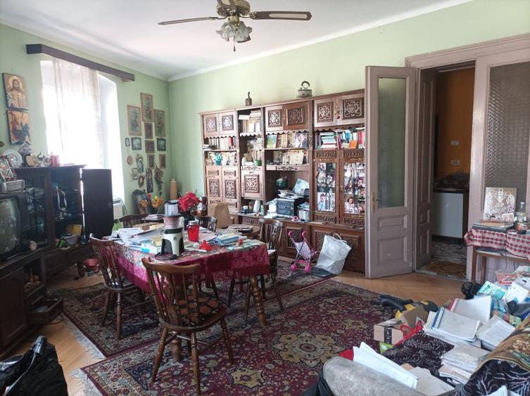 Casa 4 camere libera la vanzare zona Central
