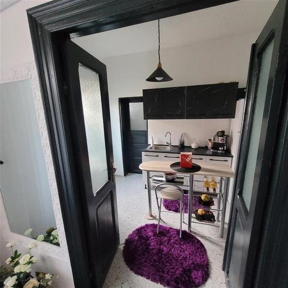 Casa 5 camere, suprafata teren 200 mp, zona Piata Saraca