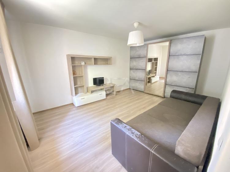Garsoniera- centrala proprie-curte 50 mp- Metrou tineretului