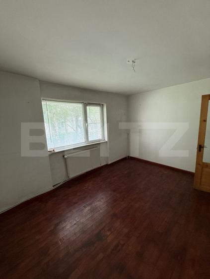 Apartament cu 3 camere, decomandat, zona George Enescu