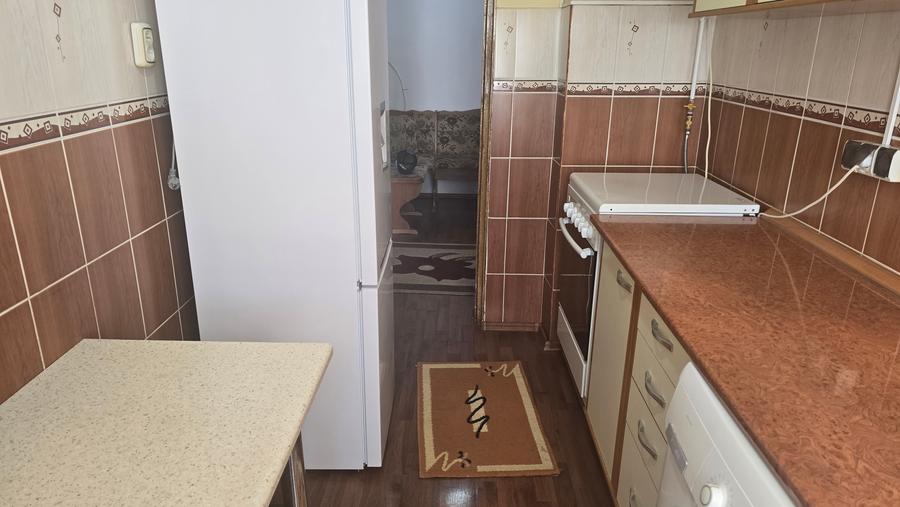 Inchiriez apartament 2 camere in Deva, zona Piata Centrala, decomandat,