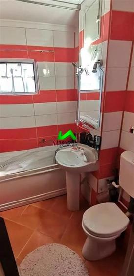 Apartament de vanzare 3 camere zona Vasile Aaron