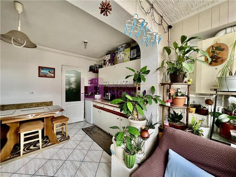Apartament cu 3 camere | Vasile Aaron | decomandat | pivnita si boxa