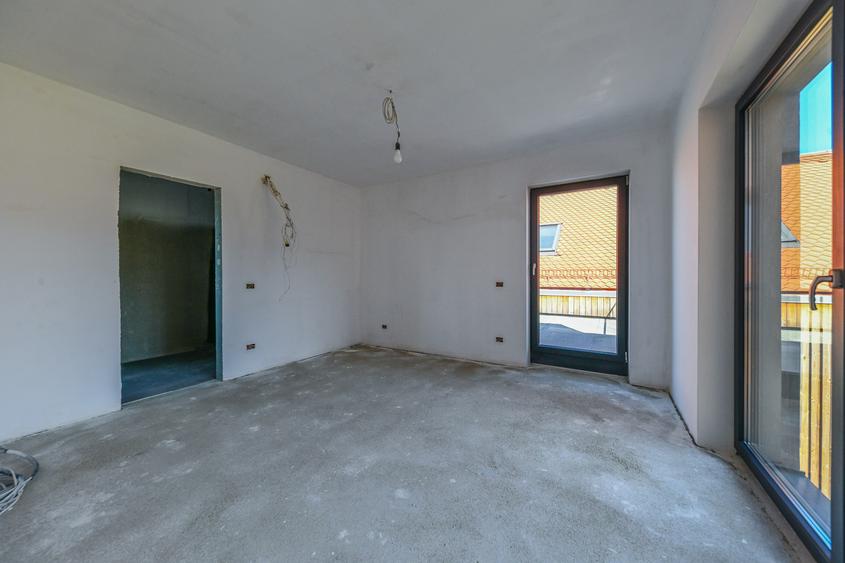 Apartament cu 3 camere, cu balcon tip logie