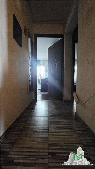 Apartament luminos cu 3 camere in zona Crangasi- pozitie excelenta, pret redus