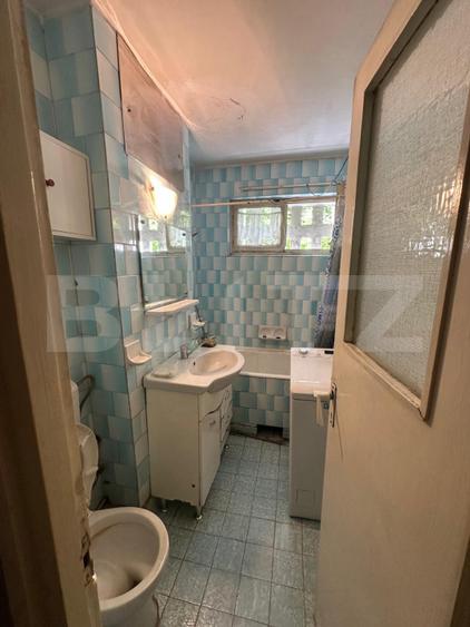 Apartament cu 3 camere, decomandate, boxă, centrală, zona Primăverii