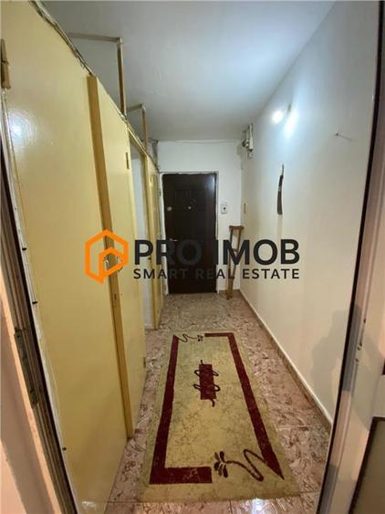 Apartament 2 camere cf 1 semidecomandat zona Berca