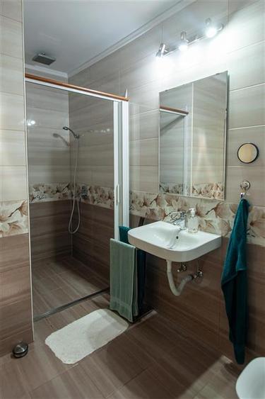 Vila D+P+E cu jaccuzi exterior in Iosia