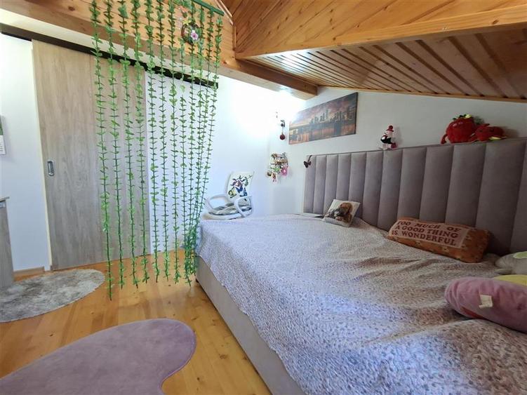 Apartament 3 camere la casa curte pivnita parcare zona Centrala