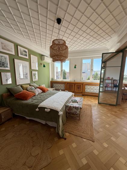 Vanzare apartament zona Universitate - 4 camere cu terasa generoasa