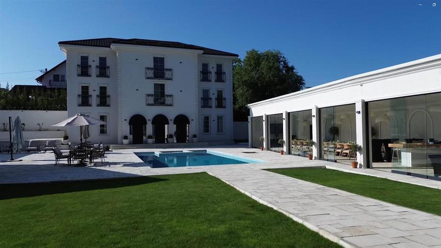 Vila superba cu Piscina! De Vanzare! 0727817187
