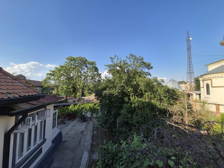 Casă de vânzare în Alexandria – Central, 7 camere, 4 spații comerciale, renovată