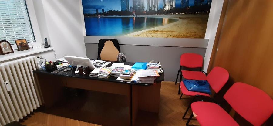 Apartament 3 cam  sau spatiu com cu balcon stradal pe Sos Stefan cel Mare