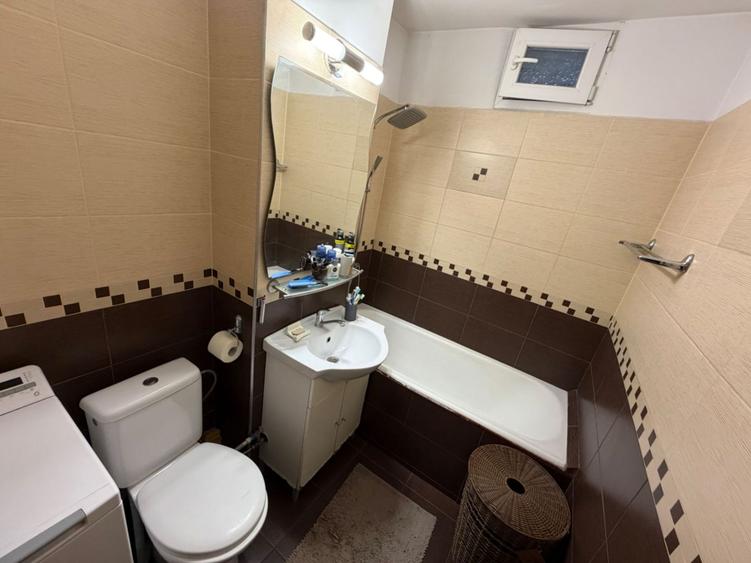 Apartament 2 camere, decomandat - zona Cetate