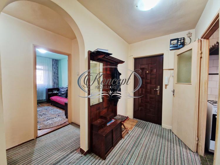 Apartament spatios cu balcon inchis si beci in zona Supeco