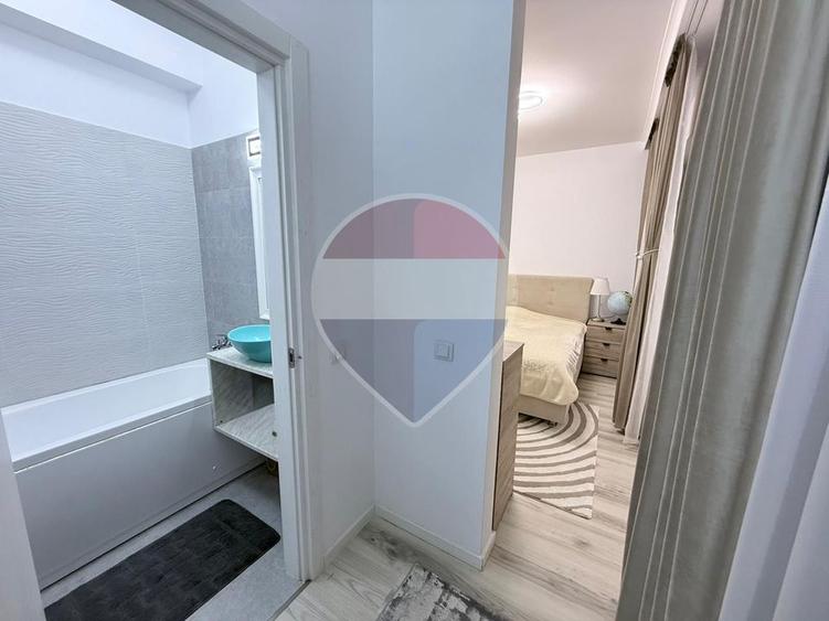 Vilă modernă de vânzare | 4 camere și terasă | Curte amenajată | Ulmi