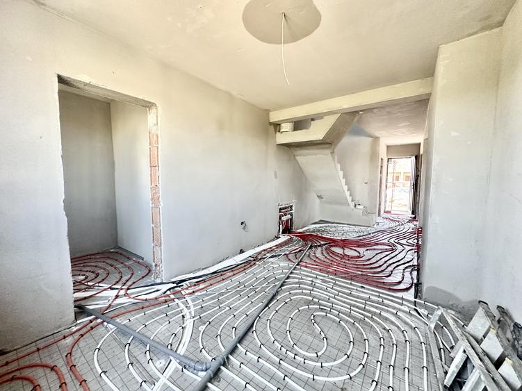 Duplex despartit prin camera tehnica | 4 camere | 115 mp utili | Drumul Boilor