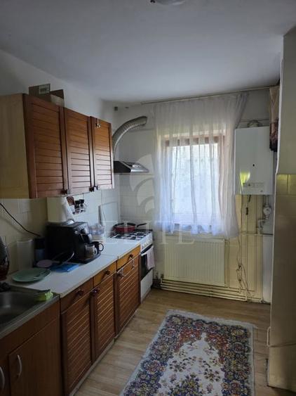 Apartament 3 camere în zona MOGOSOAIA