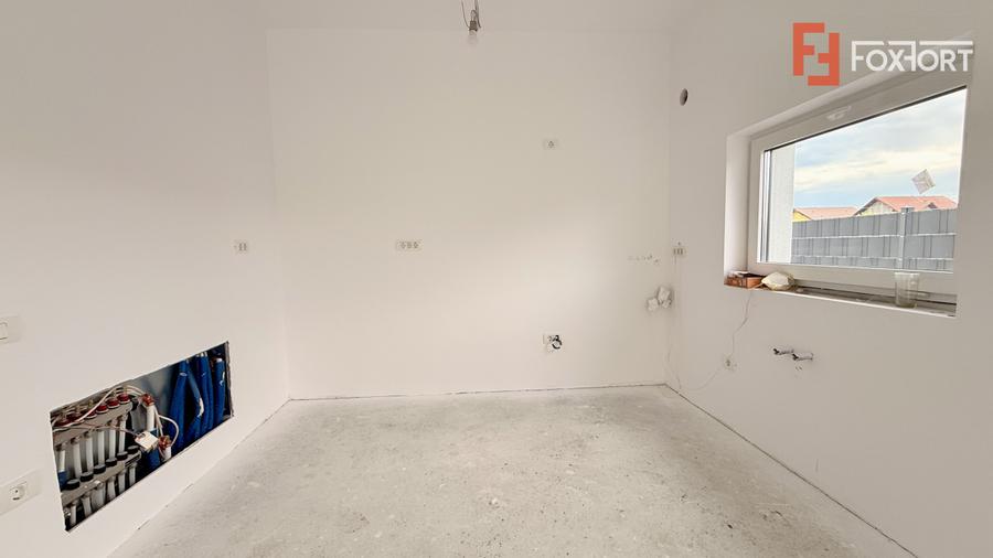 Duplex despartit, de vanzare 4 camere - curent trifazic - Mosnita Veche