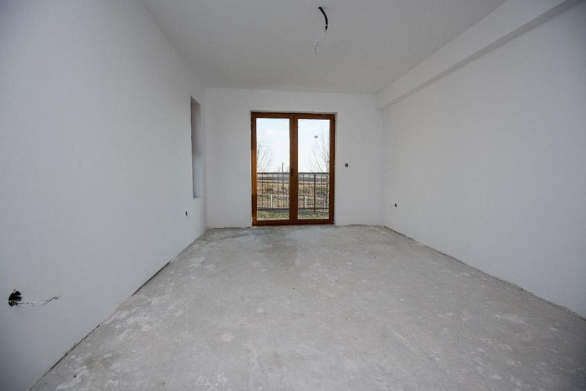 Vila Pecica, 3 dormitoare, 3 băi, teren 450 mp