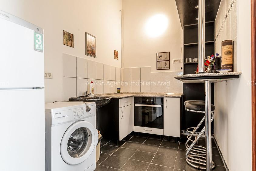 Apartament ultracentral cu 3 camere plus un bonus Comision 0 - 5