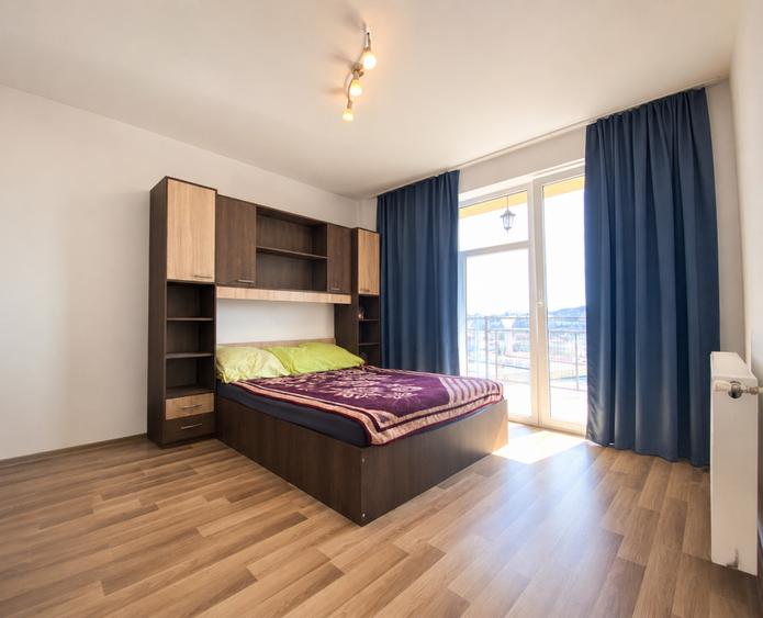 Apartament 2 camere, luminos, bloc cu lift, balcon ,baie cu geam –Calea Baciului