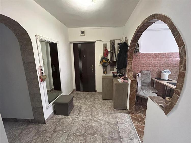 Apartament cu 3 camere, de vanzare, zona Brailei, Kauffland