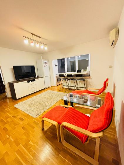 DE INCHIRIAT Apartament 3 camere, 55mp, etaj 3 - Dambovita