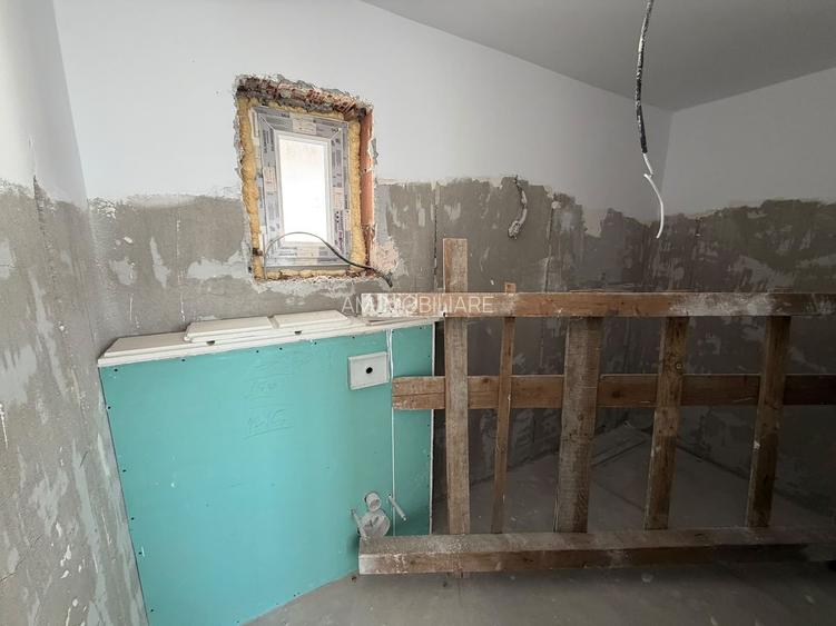CASA DUPLEX, TOATE UTILITATILE, STRADA ASFALTATA, COMISION 0% - 9