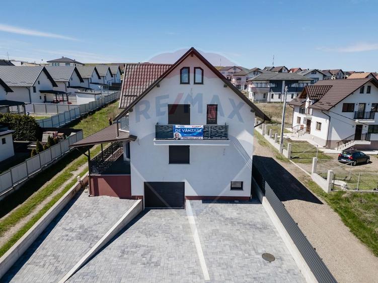 Casă / Vilă cu 4 camere de vânzare