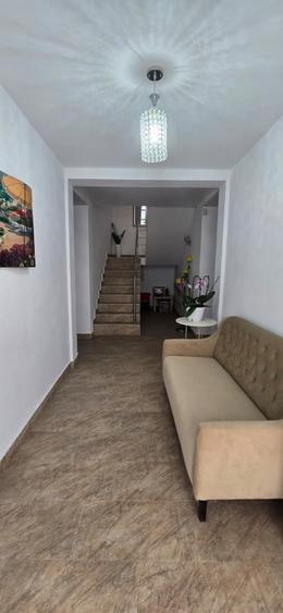 Pensiune cu 10 Camere, Complet Funcțională, în Eforie Nord