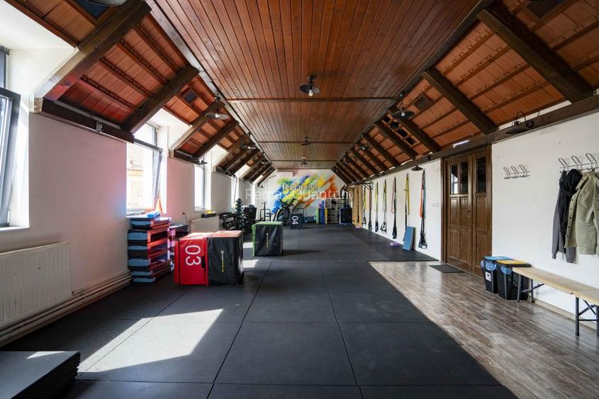 Clădire comercială de vânzare, 2240mp, Ultracentral, str Primăriei - 6