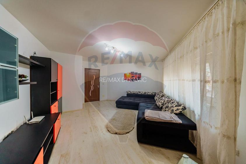 Apartament cu doua camere si loc de parcare in zona Micalaca - 2